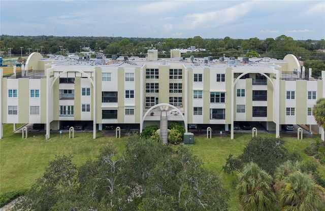 4681 1ST STREET NE 301, St Petersburg, FL 33703
