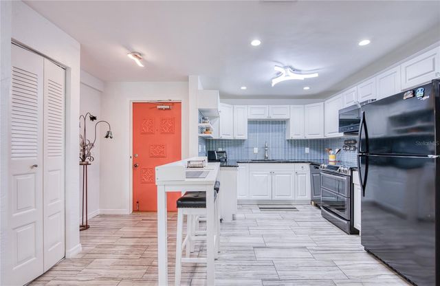4681 1ST STREET NE 301, St Petersburg, FL 33703