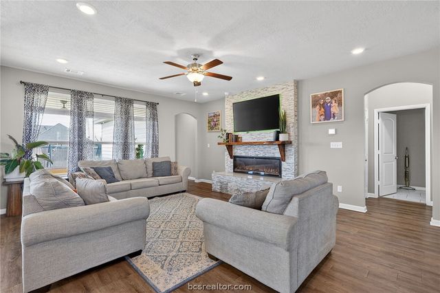 2001 Shimla Drive, Bryan, TX 77807