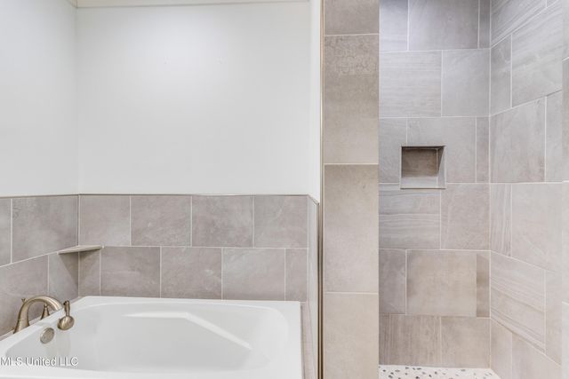 252 Handy Lane, Pass Christian, MS 39571