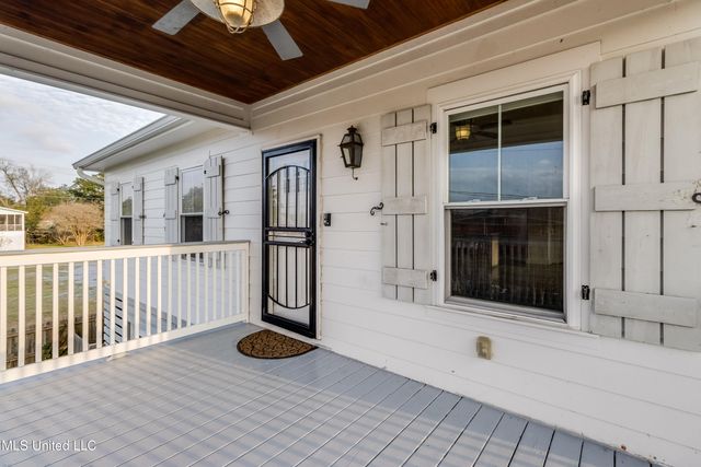 252 Handy Lane, Pass Christian, MS 39571