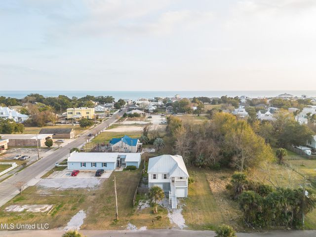 252 Handy Lane, Pass Christian, MS 39571