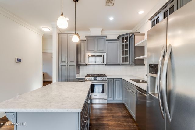 252 Handy Lane, Pass Christian, MS 39571