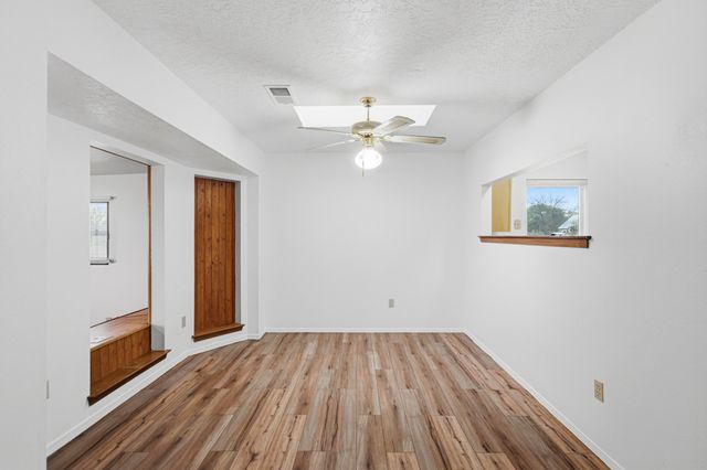 6 Sierra Vista Court, Peralta, NM 87042