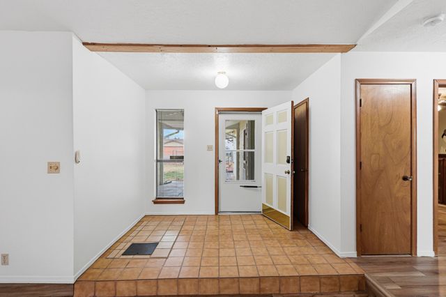 6 Sierra Vista Court, Peralta, NM 87042