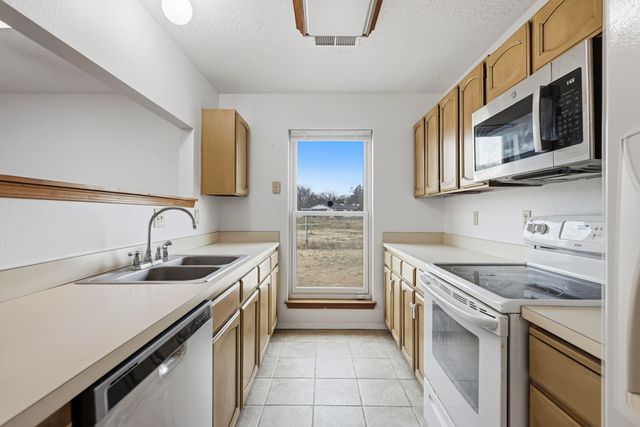 6 Sierra Vista Court, Peralta, NM 87042