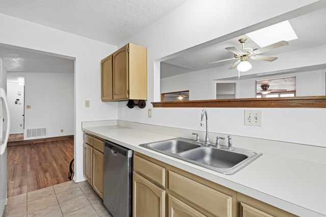 6 Sierra Vista Court, Peralta, NM 87042