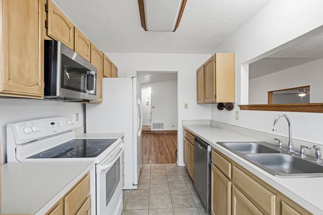 6 Sierra Vista Court, Peralta, NM 87042