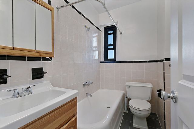 7666 Austin St Apt 5K, New York City, NY 11375