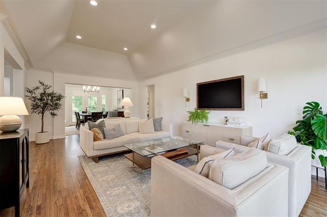1107 Belford Avenue, Nichols Hills, OK 73116