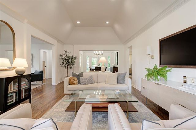 1107 Belford Avenue, Nichols Hills, OK 73116
