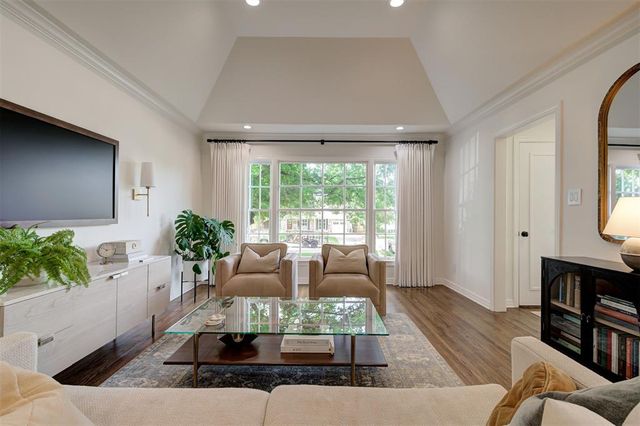 1107 Belford Avenue, Nichols Hills, OK 73116