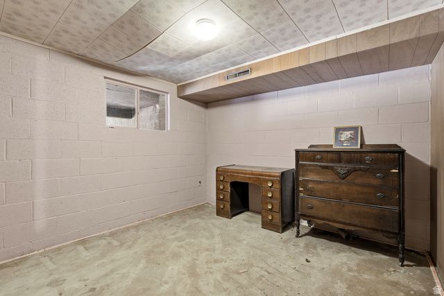 1325 E MILNE LN, Cottonwood Heights, UT 84047