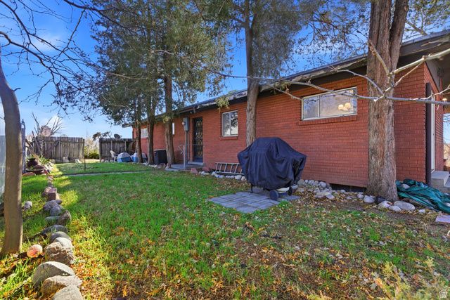 1325 E MILNE LN, Cottonwood Heights, UT 84047