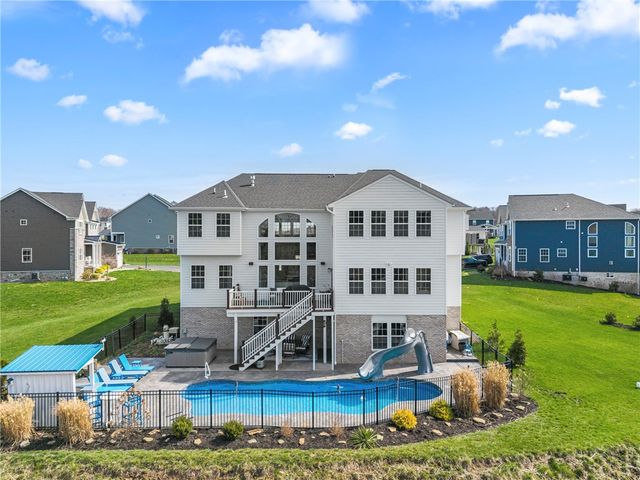 110 Ridgetop Dr, Adams Twp, PA 16046