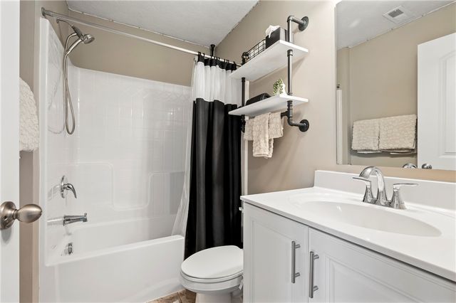 110 Ridgetop Dr, Adams Twp, PA 16046