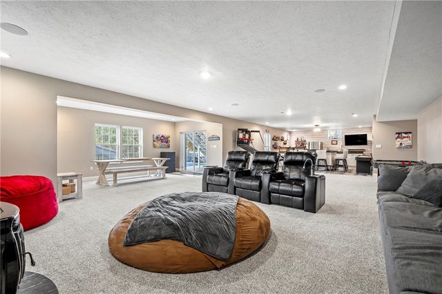 110 Ridgetop Dr, Adams Twp, PA 16046