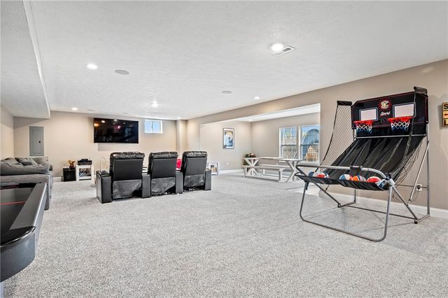 110 Ridgetop Dr, Adams Twp, PA 16046