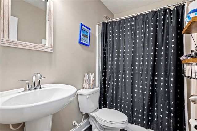 110 Ridgetop Dr, Adams Twp, PA 16046