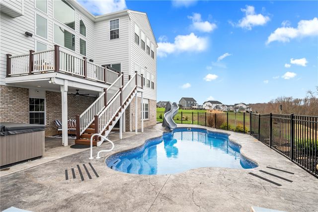 110 Ridgetop Dr, Adams Twp, PA 16046