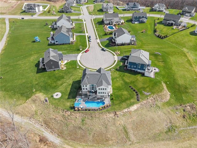 110 Ridgetop Dr, Adams Twp, PA 16046