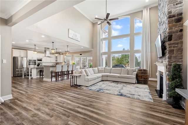 110 Ridgetop Dr, Adams Twp, PA 16046