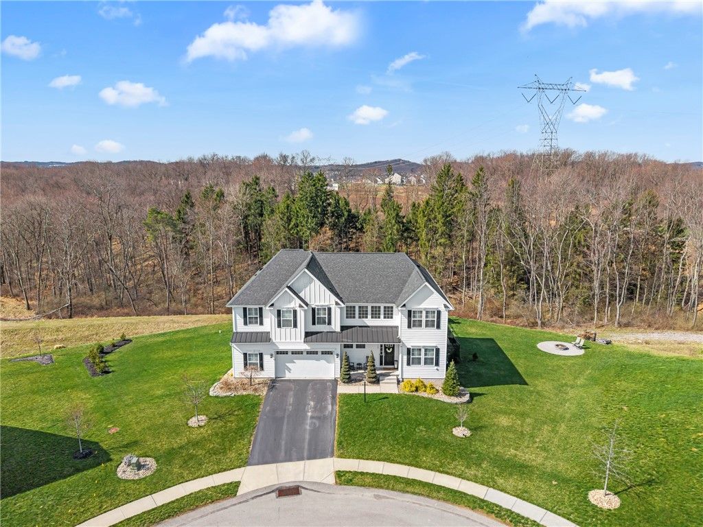 110 Ridgetop Dr, Adams Twp, PA 16046