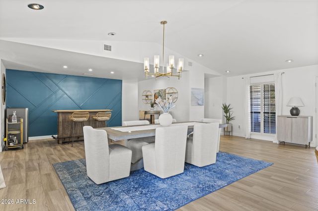 2412 E MONTEBELLO Avenue, Phoenix, AZ 85016