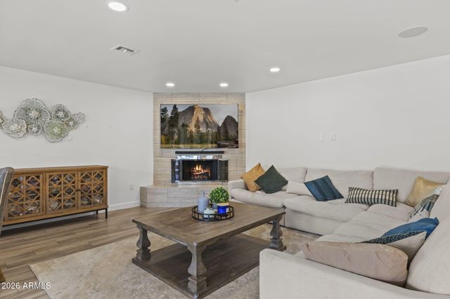 2412 E MONTEBELLO Avenue, Phoenix, AZ 85016