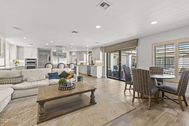 2412 E MONTEBELLO Avenue, Phoenix, AZ 85016