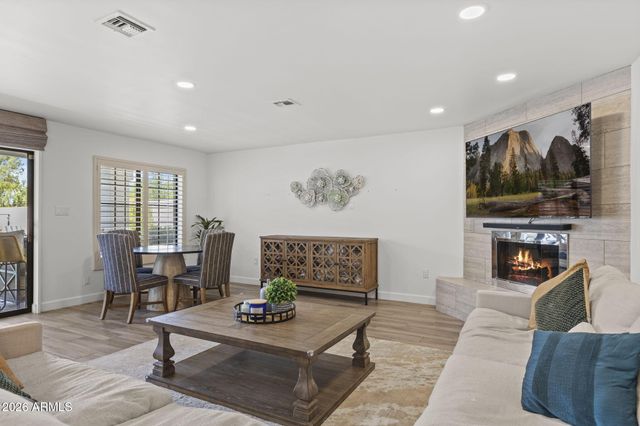 2412 E MONTEBELLO Avenue, Phoenix, AZ 85016