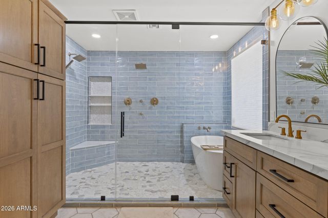 2412 E MONTEBELLO Avenue, Phoenix, AZ 85016