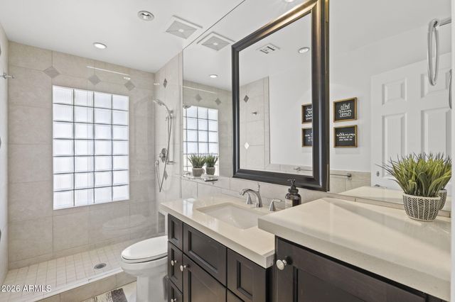2412 E MONTEBELLO Avenue, Phoenix, AZ 85016
