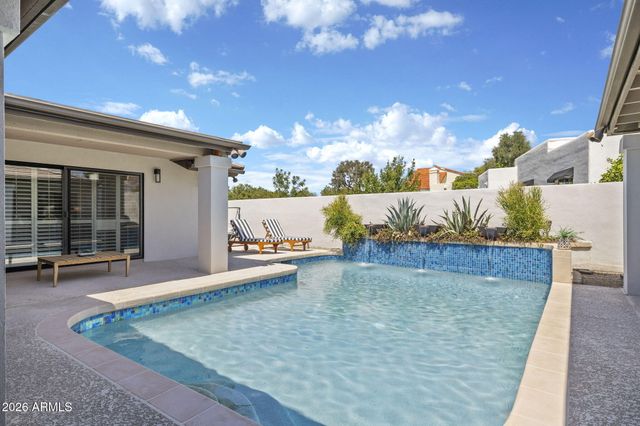 2412 E MONTEBELLO Avenue, Phoenix, AZ 85016