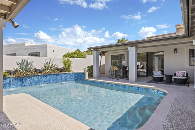 2412 E MONTEBELLO Avenue, Phoenix, AZ 85016