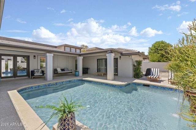 2412 E MONTEBELLO Avenue, Phoenix, AZ 85016