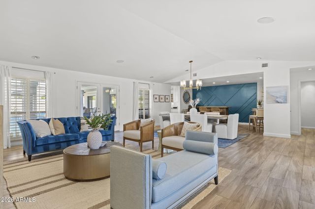 2412 E MONTEBELLO Avenue, Phoenix, AZ 85016