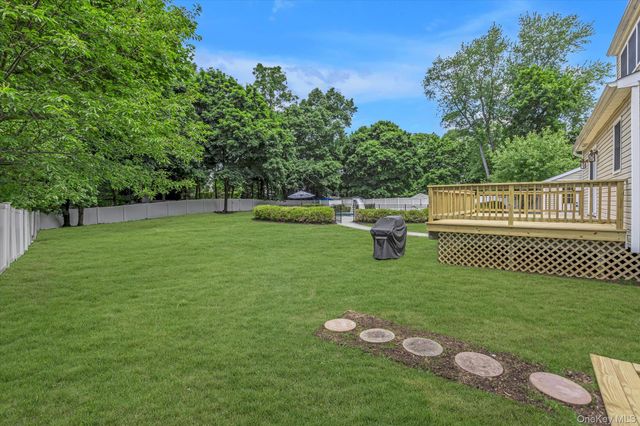 14 Brittany Court, Northport, NY 11768