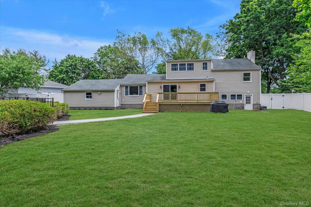 14 Brittany Court, Northport, NY 11768