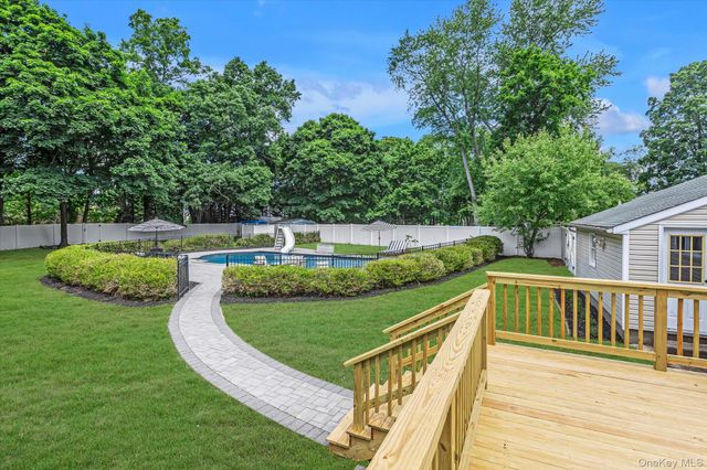 14 Brittany Court, Northport, NY 11768