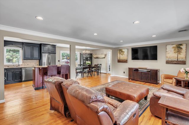 14 Brittany Court, Northport, NY 11768
