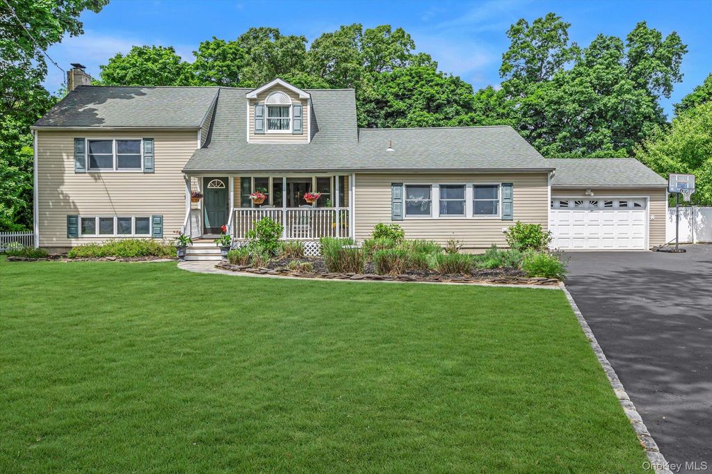 14 Brittany Court, Northport, NY 11768