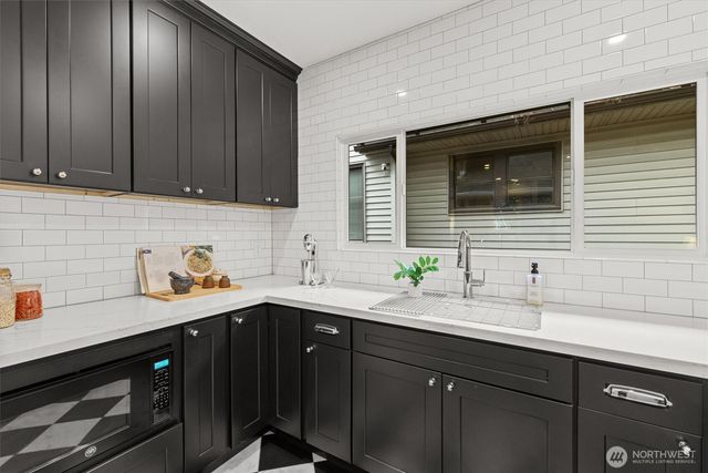 4100 Densmore Avenue N, Seattle, WA 98103