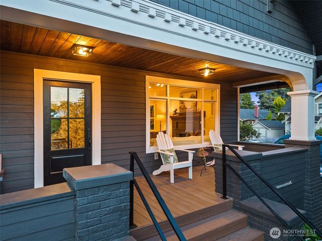 4100 Densmore Avenue N, Seattle, WA 98103