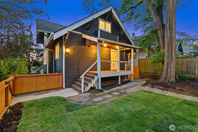 4100 Densmore Avenue N, Seattle, WA 98103