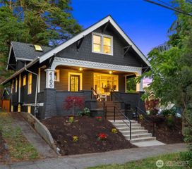 4100 Densmore Avenue N, Seattle, WA 98103