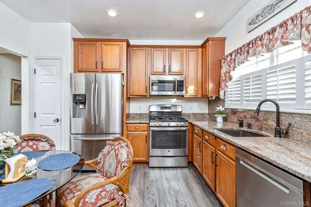 477 Woodscreek Court, Moriches, NY 11955