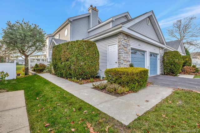 477 Woodscreek Court, Moriches, NY 11955