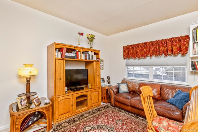 477 Woodscreek Court, Moriches, NY 11955