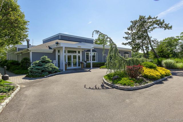 477 Woodscreek Court, Moriches, NY 11955